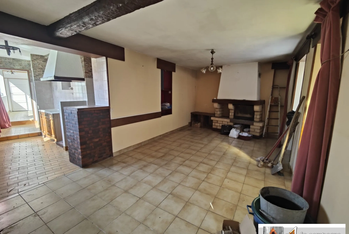 Maison de village à Chambon-sur-Voueize - plain-pied, garage, caves à rénovier 