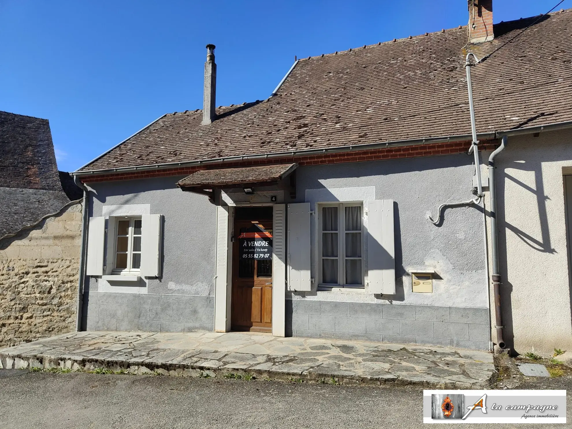 Maison de village à Chambon-sur-Voueize - plain-pied, garage, caves à rénovier 
