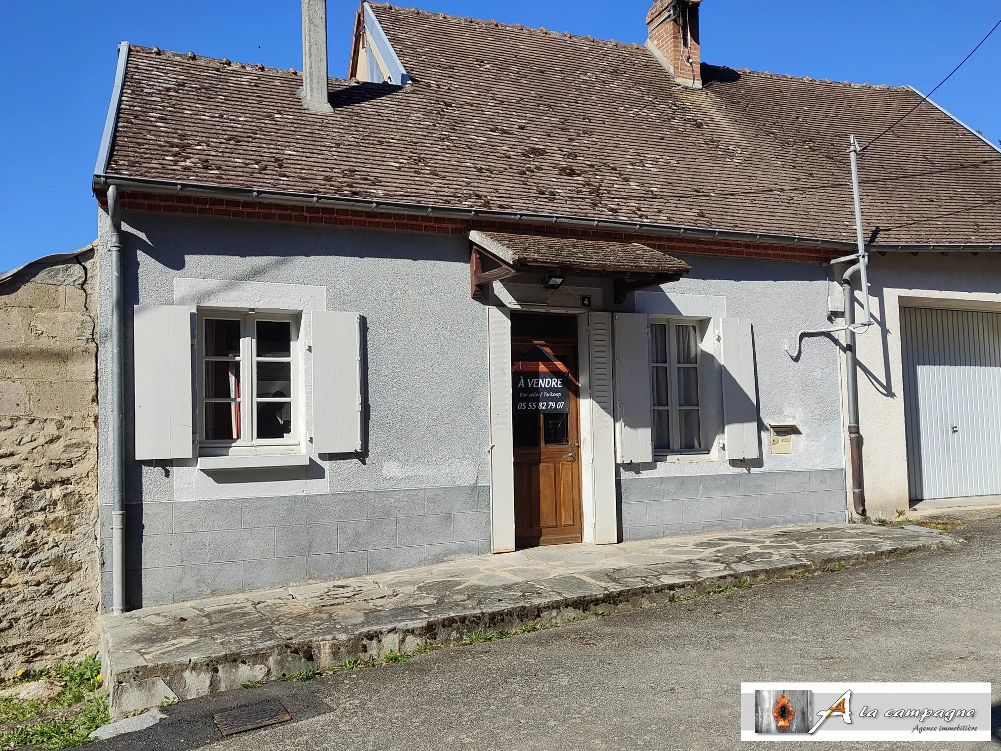 Maison de village à Chambon-sur-Voueize - plain-pied, garage, caves à rénovier 