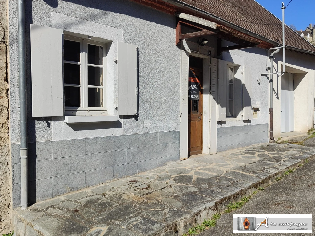 Maison de village à Chambon-sur-Voueize - plain-pied, garage, caves à rénovier