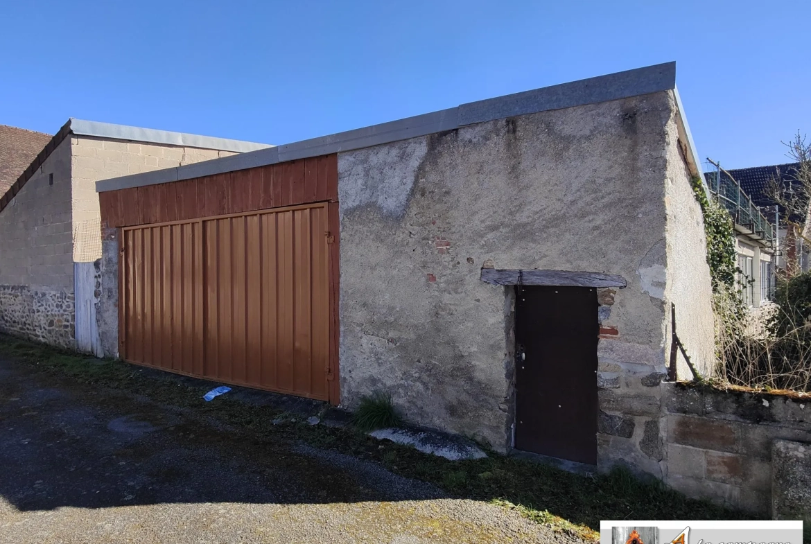 Maison de village à Chambon-sur-Voueize - plain-pied, garage, caves à rénovier 