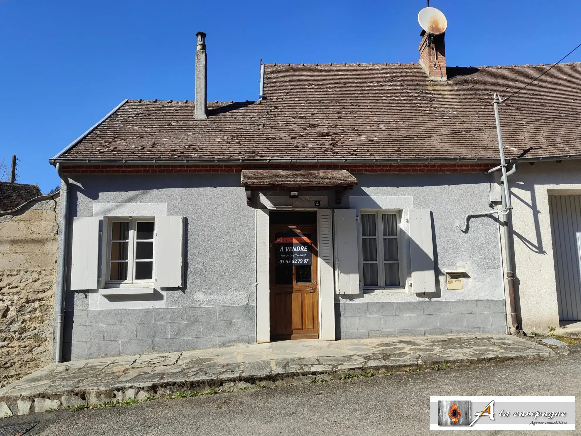 Maison de village à Chambon-sur-Voueize - plain-pied, garage, caves à rénovier 
