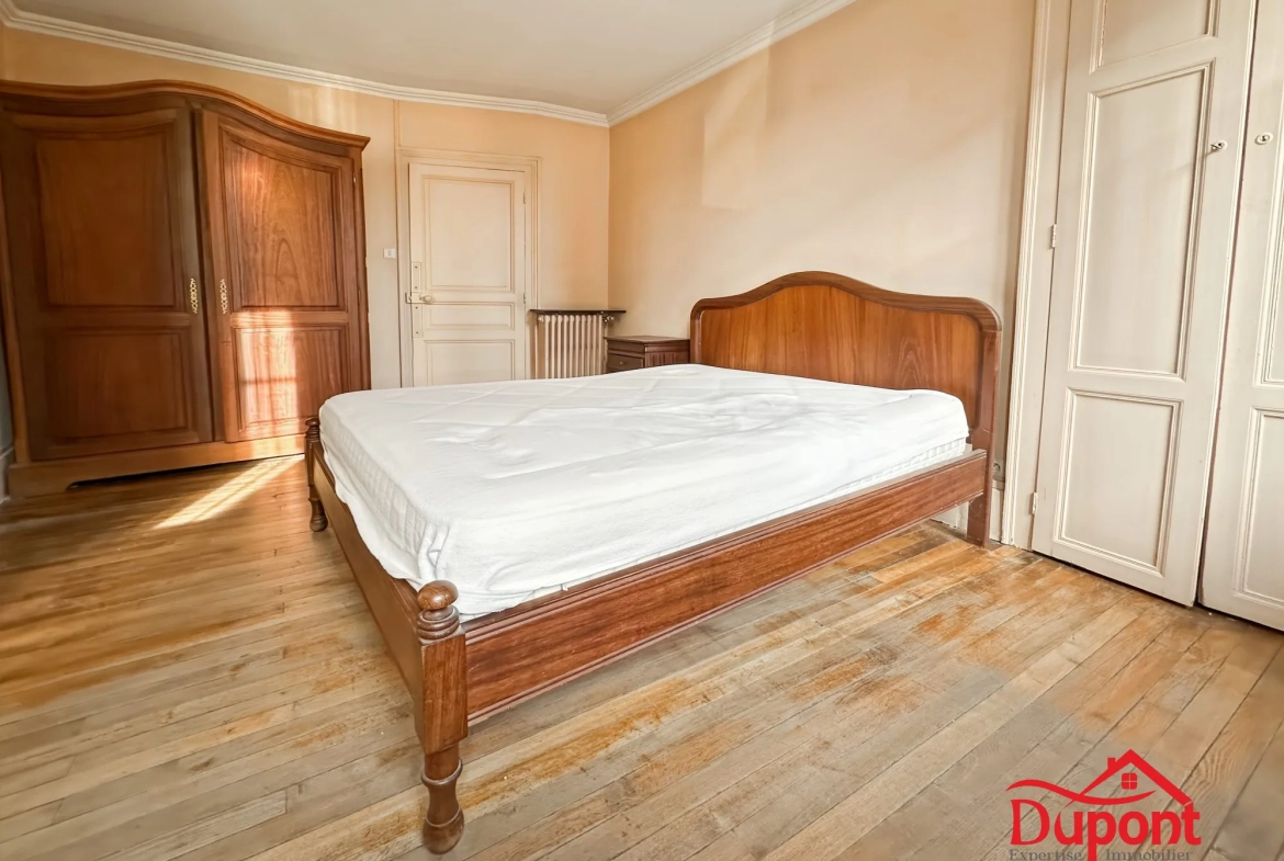 Maison de ville de 167 m² à Revin avec jardin et 5 chambres 