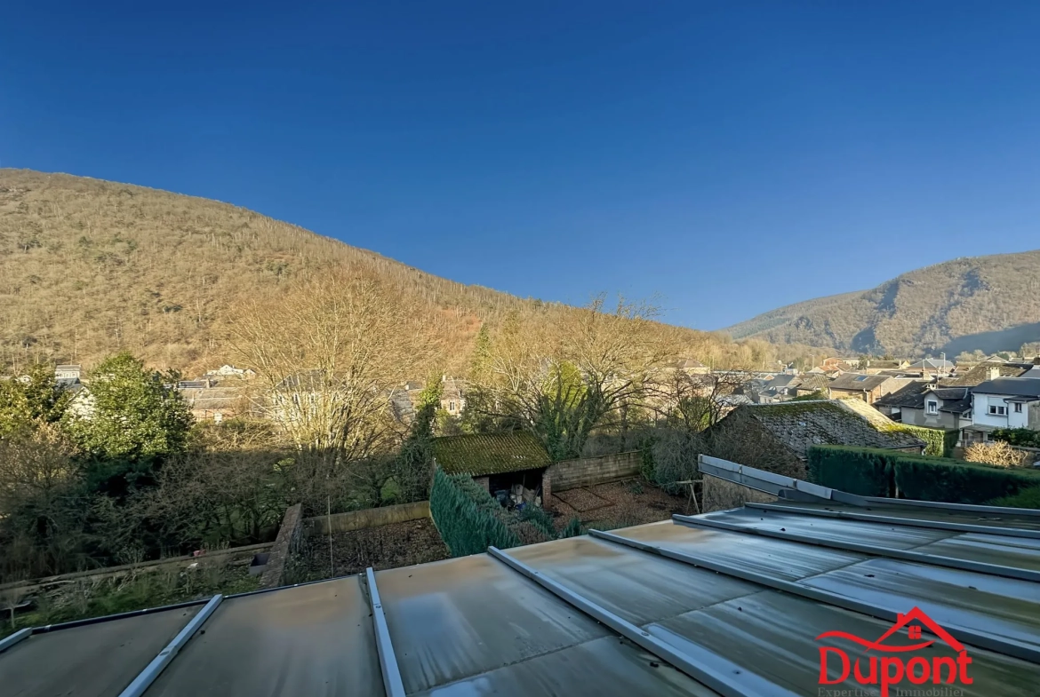 Maison de ville de 167 m² à Revin avec jardin et 5 chambres 