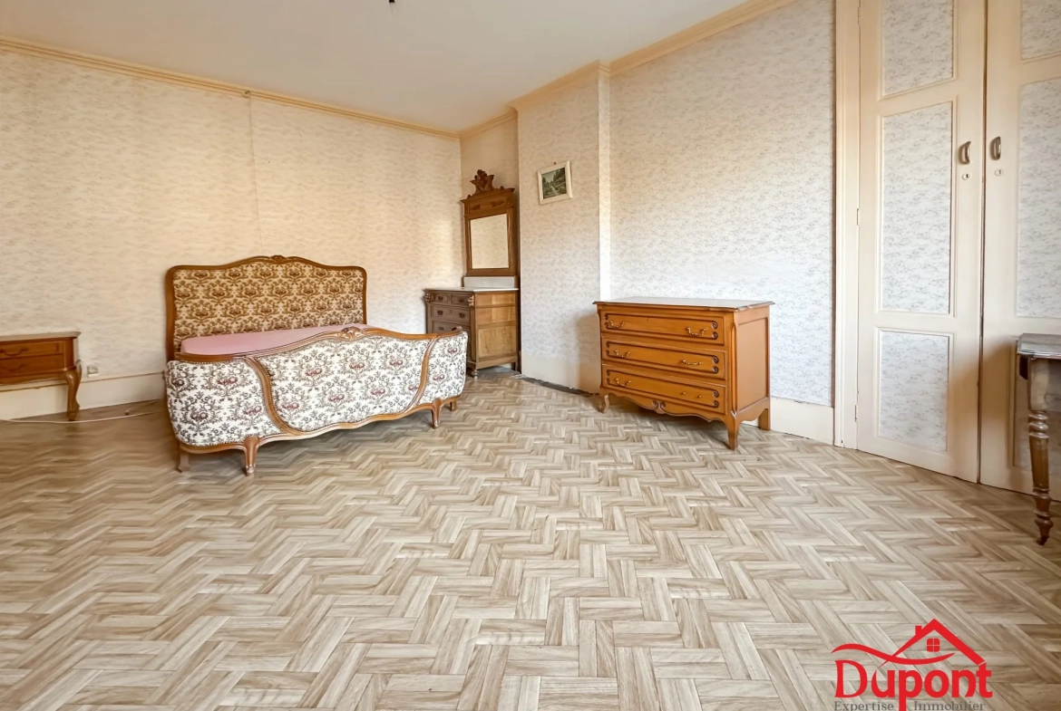 Maison de ville de 167 m² à Revin avec jardin et 5 chambres 