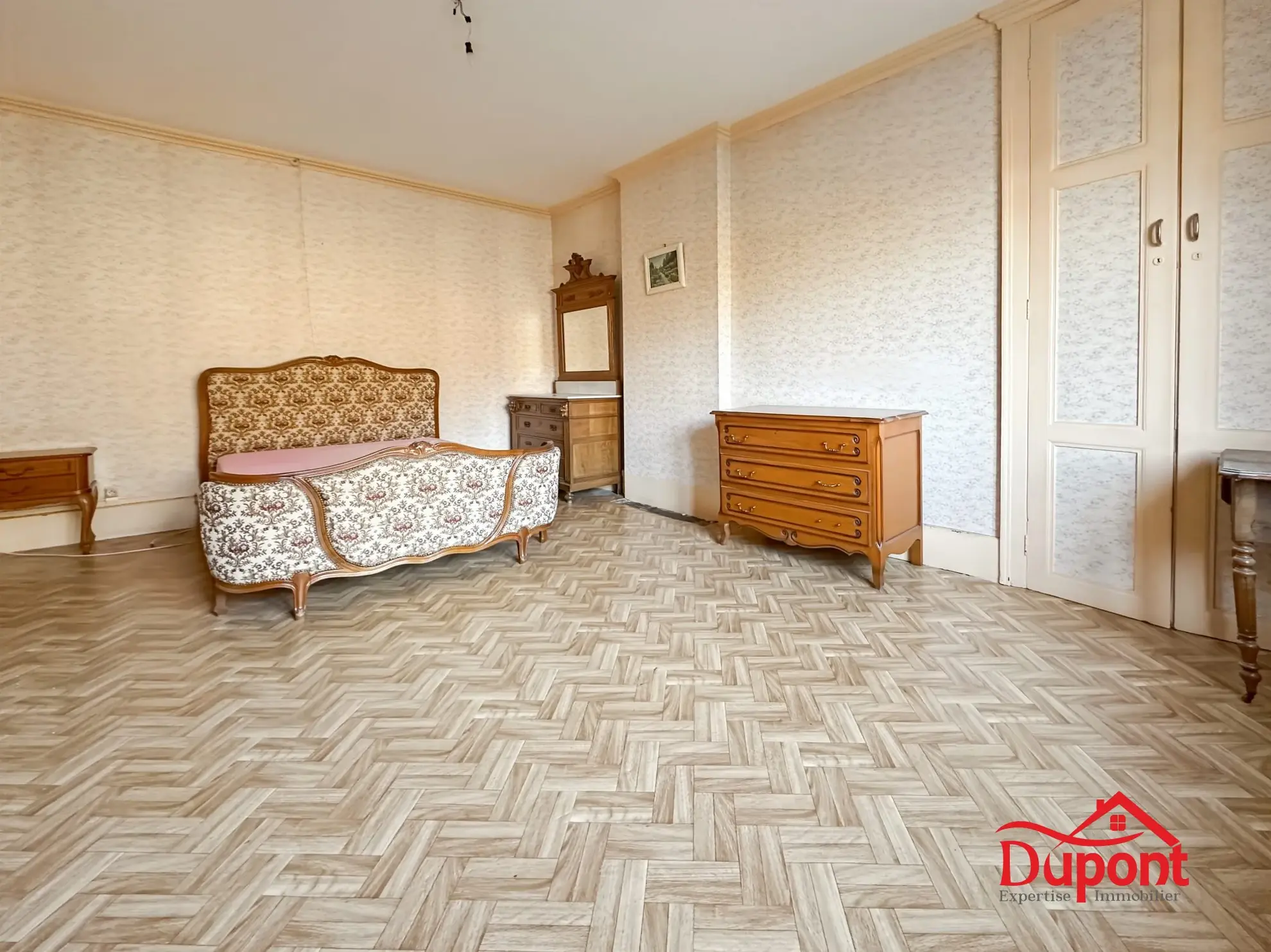 Maison de ville de 167 m² à Revin avec jardin et 5 chambres 