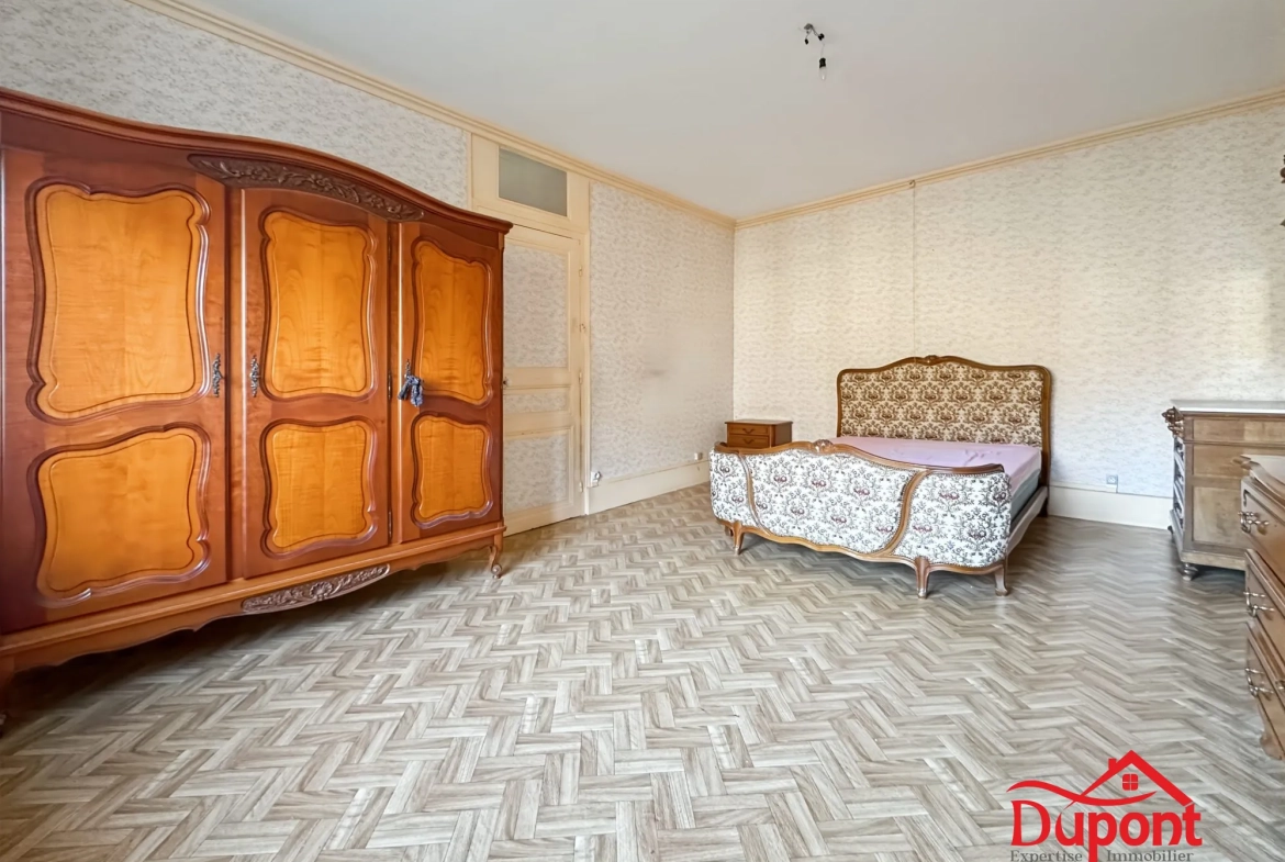 Maison de ville de 167 m² à Revin avec jardin et 5 chambres 