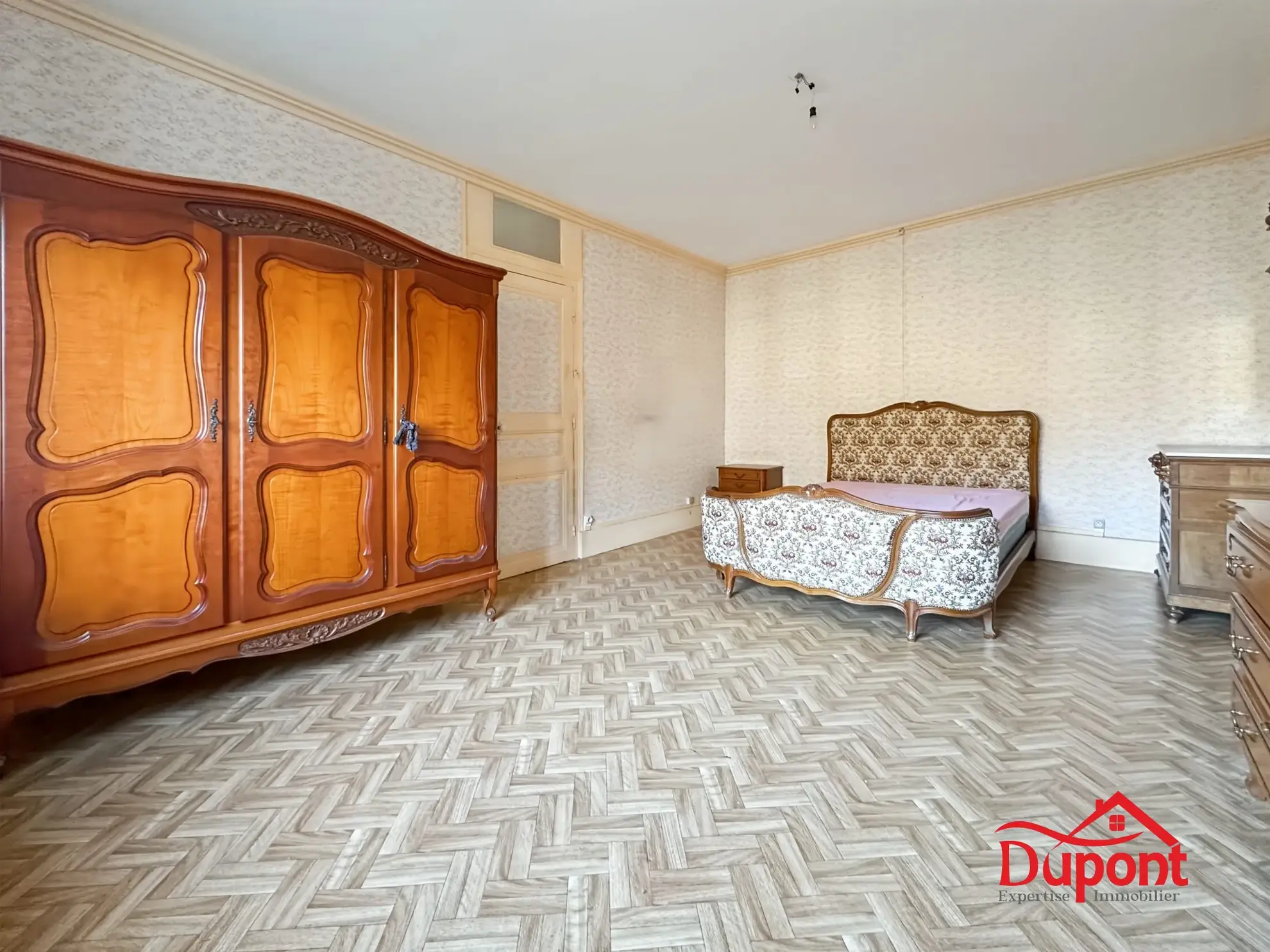 Maison de ville de 167 m² à Revin avec jardin et 5 chambres 