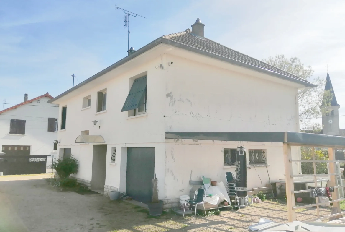 Maison familiale de 1960 avec jardin à Louhans - 138 000 € 