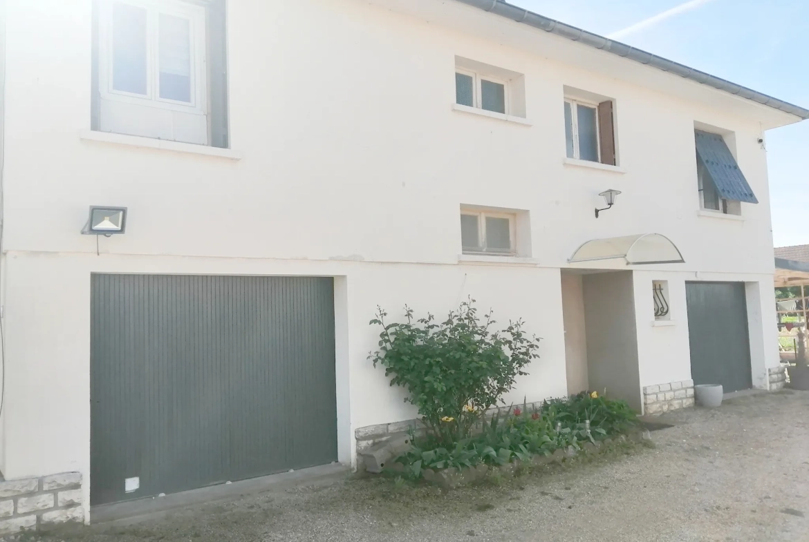 Maison familiale de 1960 avec jardin à Louhans - 138 000 € 