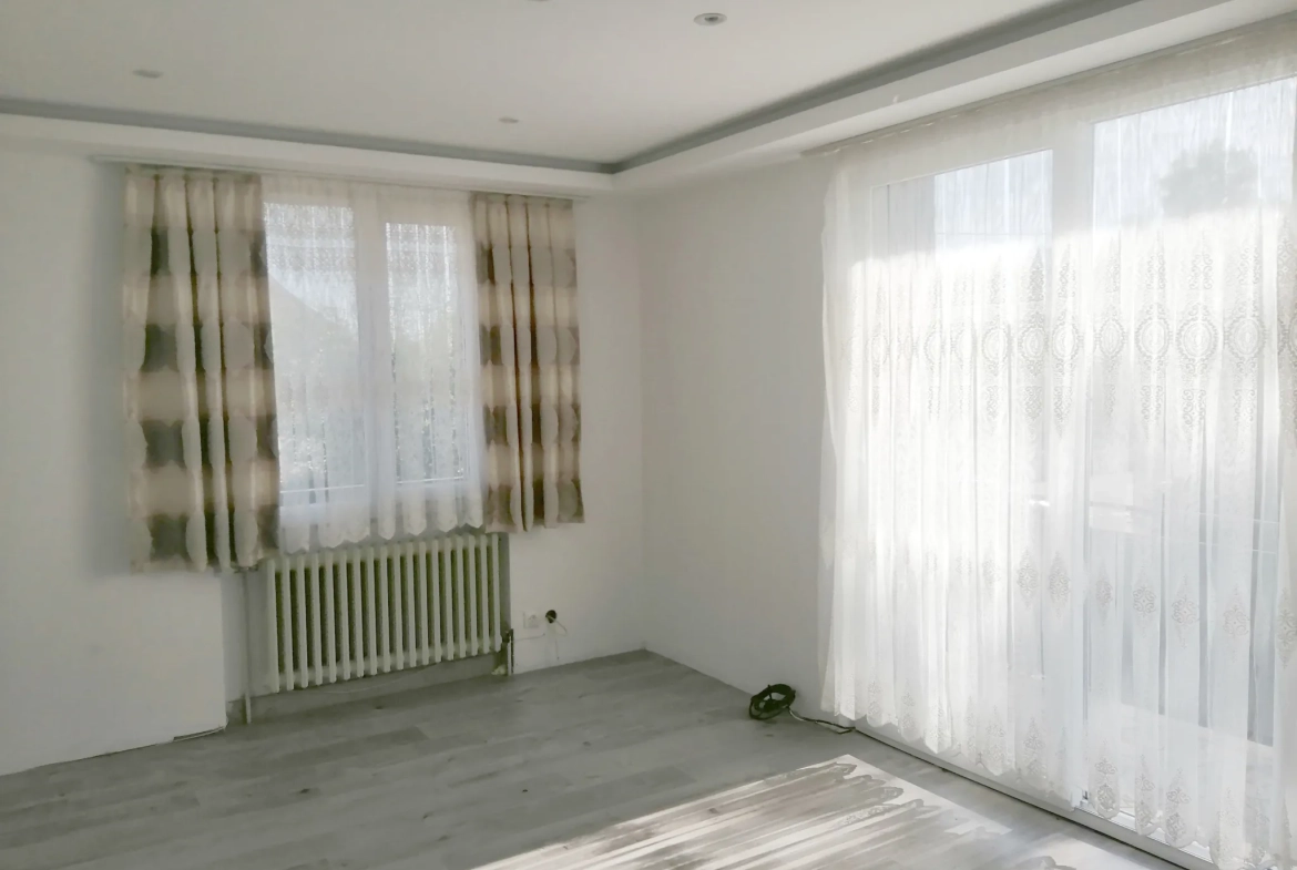 Maison familiale de 1960 avec jardin à Louhans - 138 000 € 