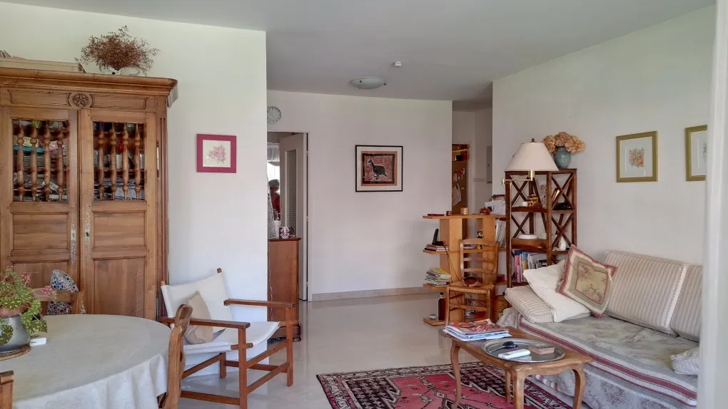 Appartement de 69 m² avec terrasse, piscine et parking à Nîmes dans résidence sécurisée 