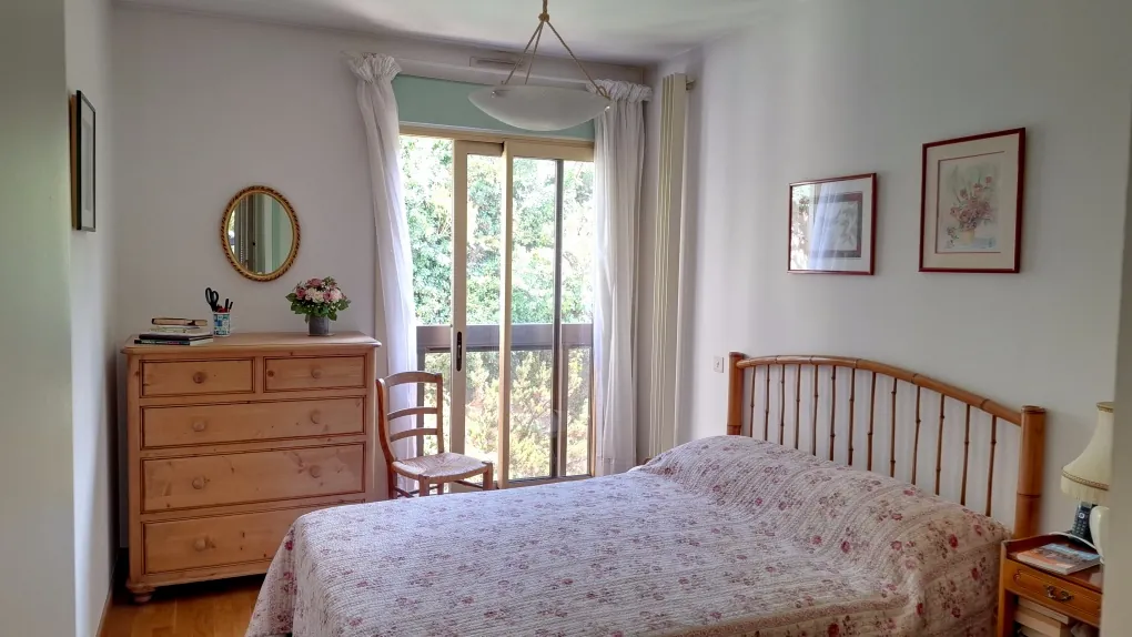 Appartement de 69 m² avec terrasse, piscine et parking à Nîmes dans résidence sécurisée 