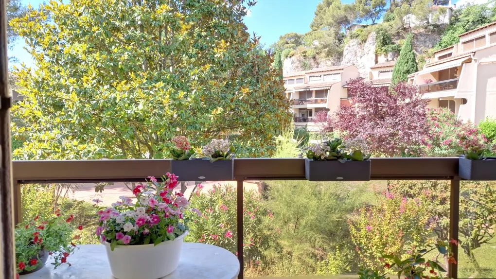 Appartement de 69 m² avec terrasse, piscine et parking à Nîmes dans résidence sécurisée 