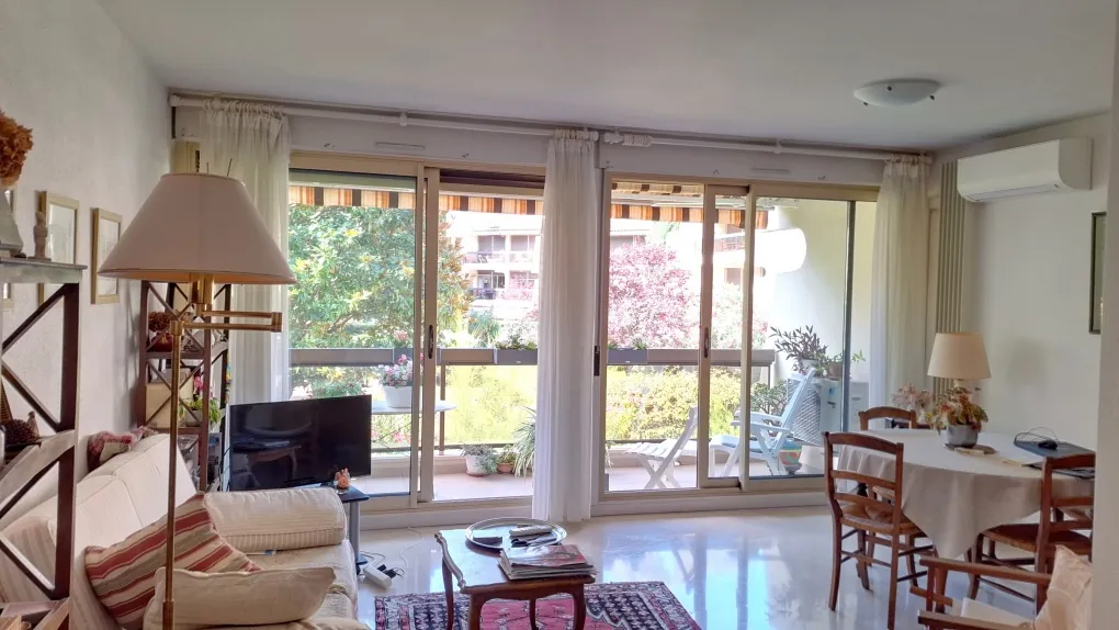 Appartement de 69 m² avec terrasse, piscine et parking à Nîmes dans résidence sécurisée 