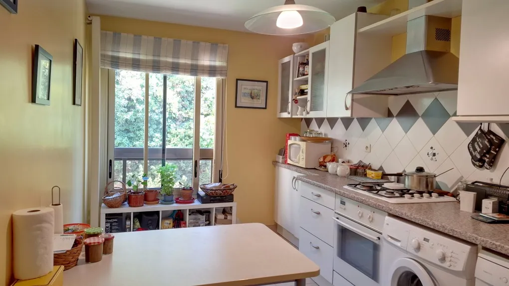 Appartement de 69 m² avec terrasse, piscine et parking à Nîmes dans résidence sécurisée 