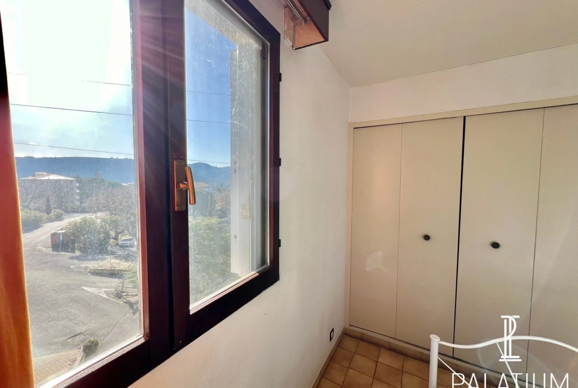 Studio à vendre à Gréoux-les-Bains – Opportunité d’investissement dans un quartier calme 