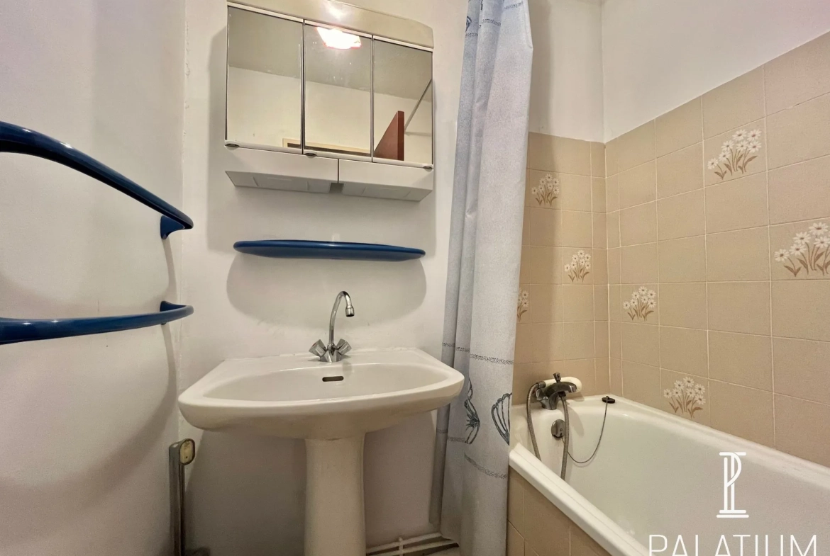 Studio à vendre à Gréoux-les-Bains – Opportunité d’investissement dans un quartier calme 