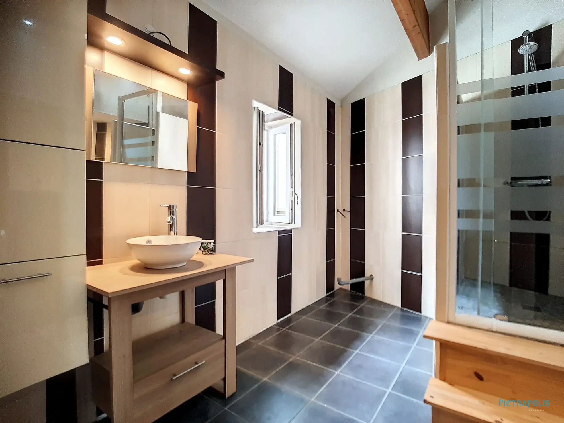 Appartement loft T2 de 79 m² en hyper-centre de Vienne 