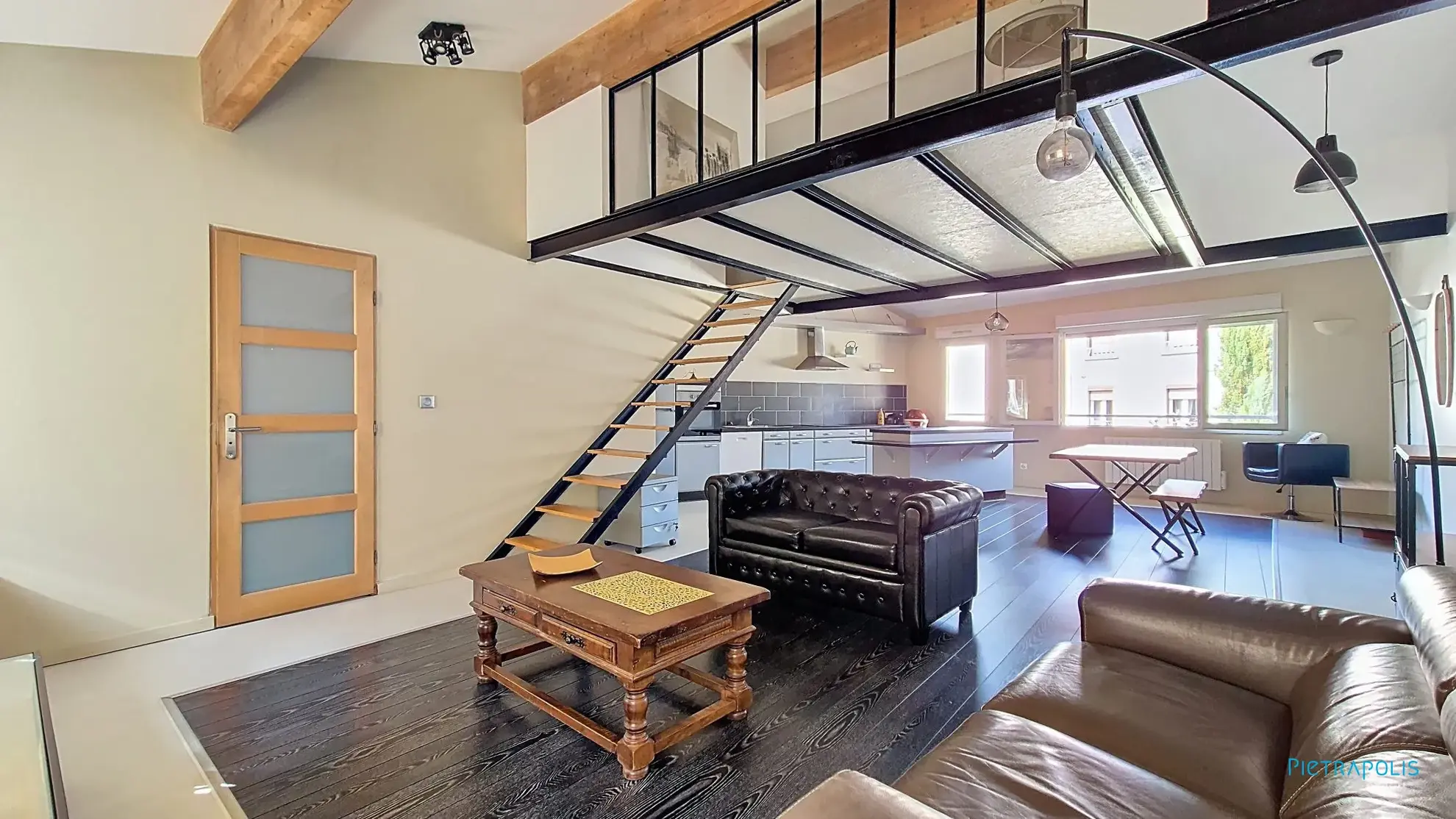 Appartement loft T2 de 79 m² en hyper-centre de Vienne 