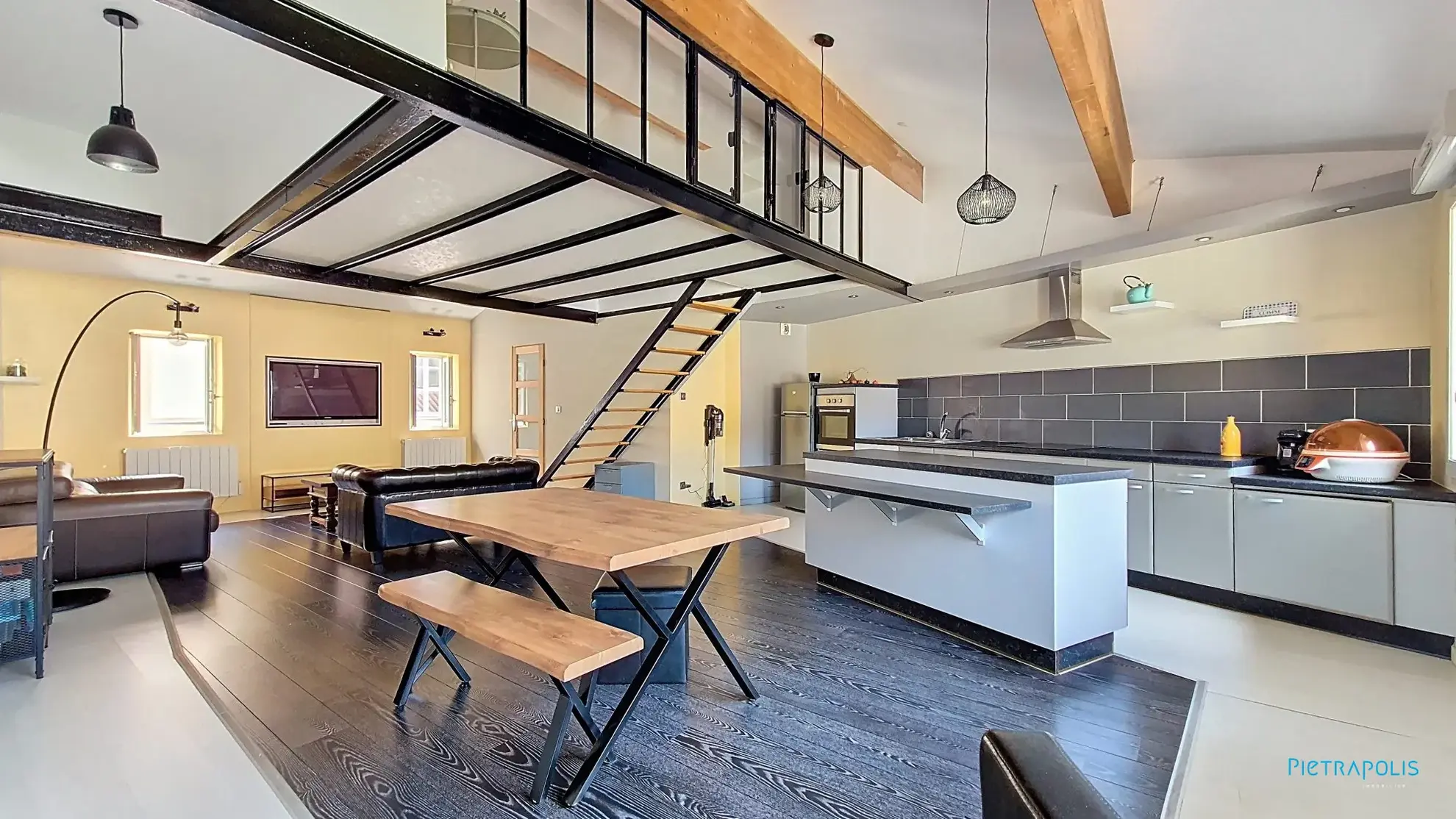 Appartement loft T2 de 79 m² en hyper-centre de Vienne 