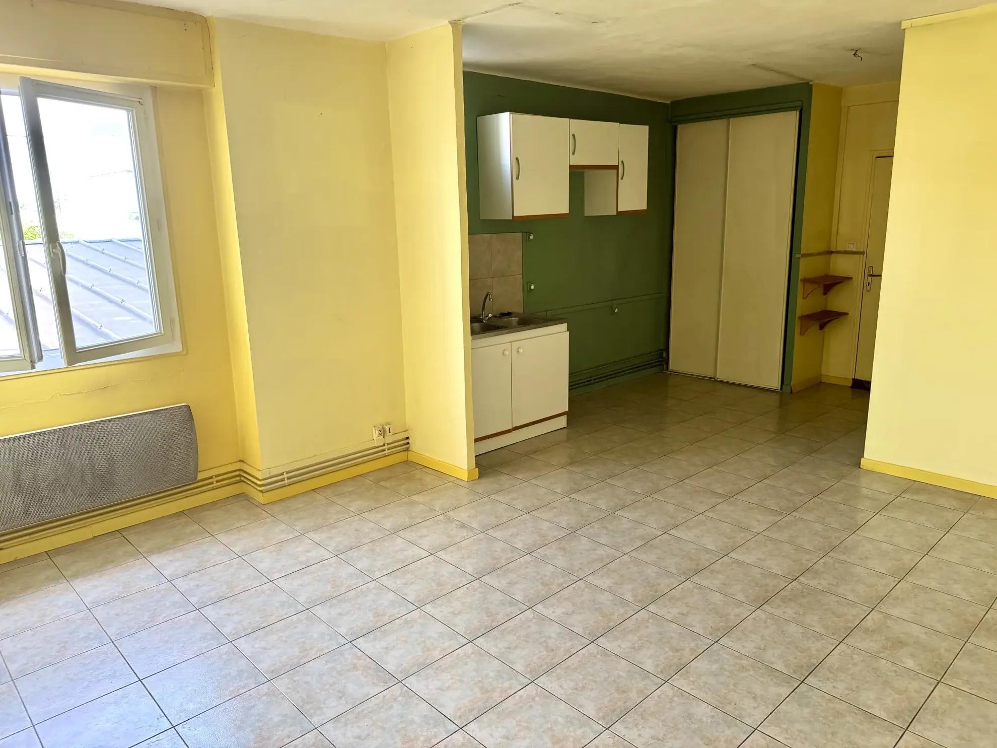 Appartement T2Bis lumineux à Toulouse Bonnefoy avec parking et travaux à prévoir 