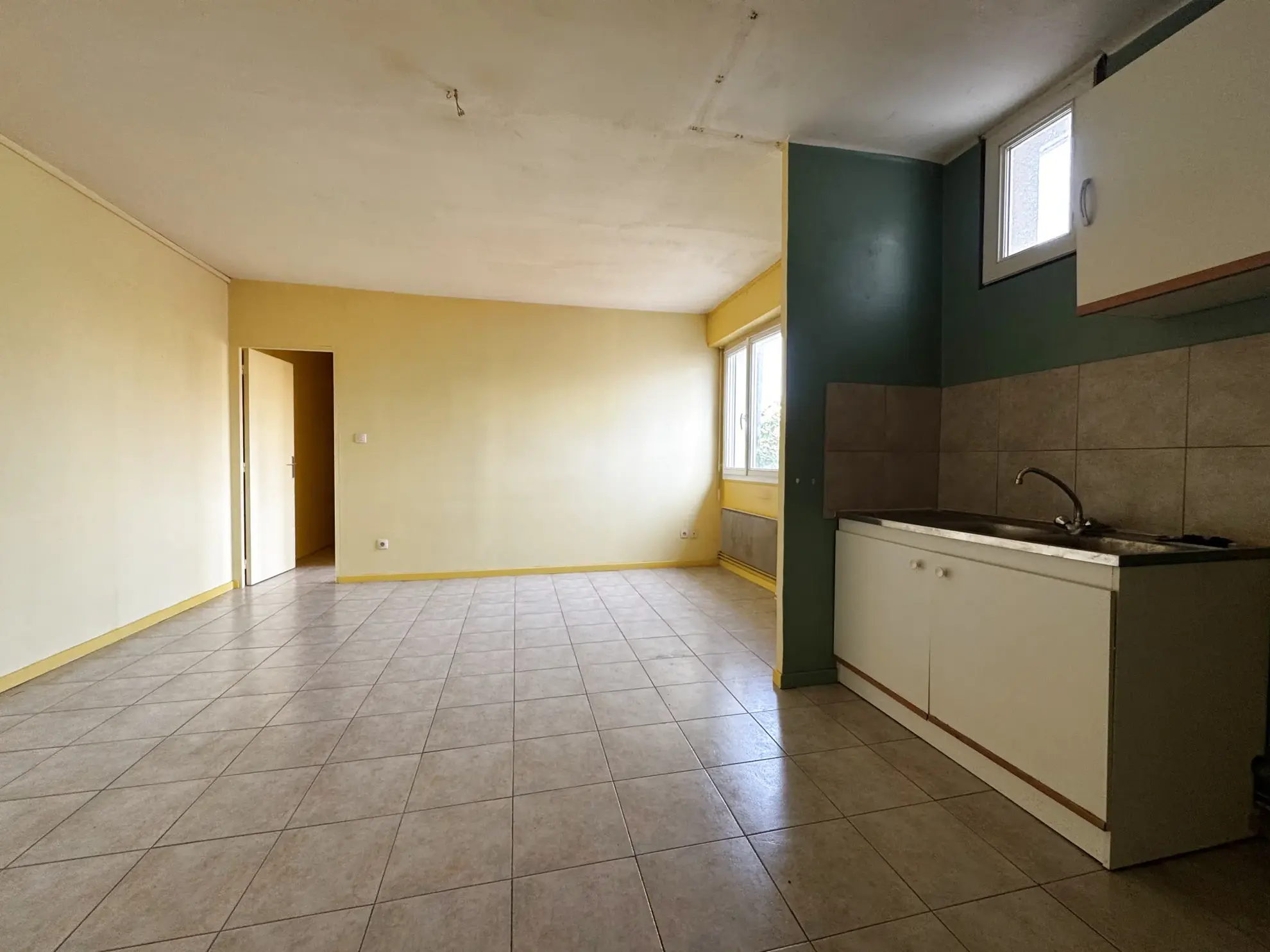 Appartement T2Bis lumineux à Toulouse Bonnefoy avec parking et travaux à prévoir 