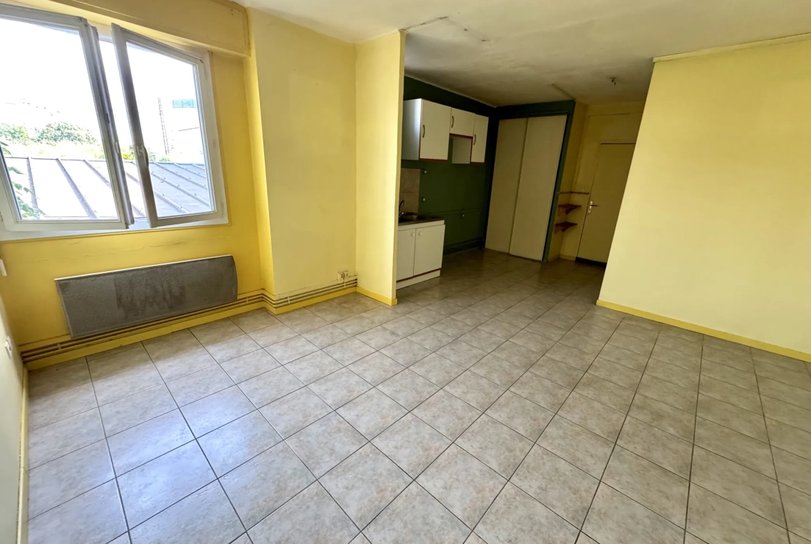 Appartement T2Bis lumineux à Toulouse Bonnefoy avec parking et travaux à prévoir 
