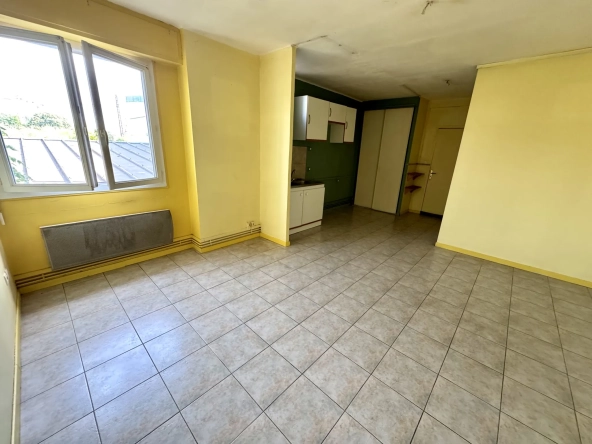 Appartement T2Bis lumineux à Toulouse Bonnefoy avec parking et travaux à prévoir