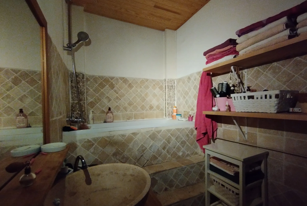 Appartement T3 rénové avec jardin à Toulon Est - Charme et confort 
