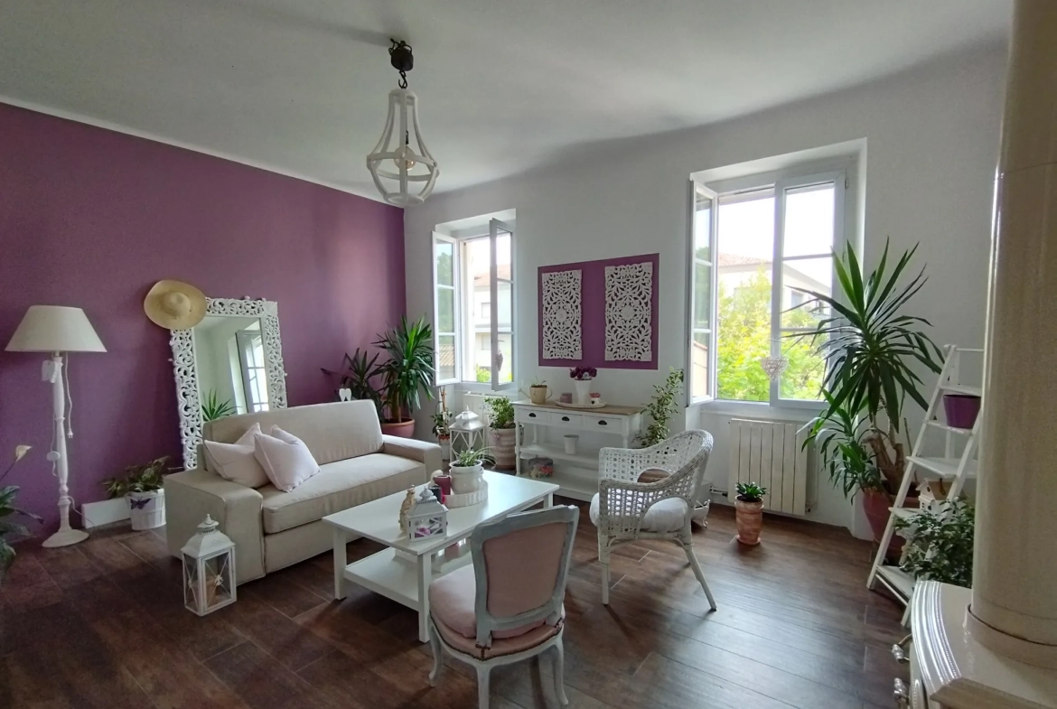 Appartement T3 rénové avec jardin à Toulon Est - Charme et confort 