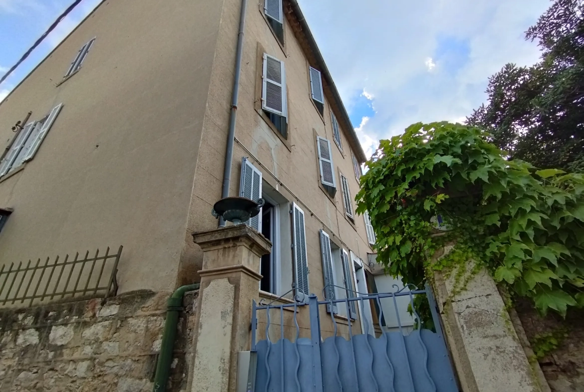 Appartement T3 rénové avec jardin à Toulon Est - Charme et confort 