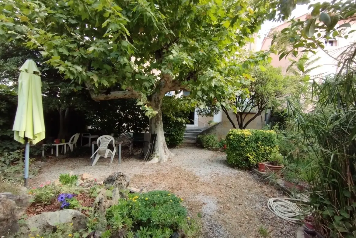 Appartement T3 rénové avec jardin à Toulon Est - Charme et confort 