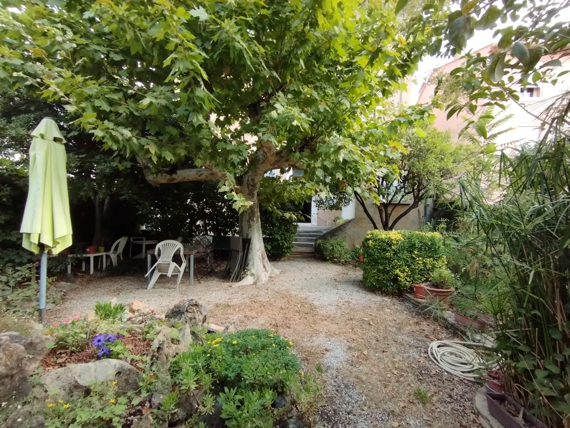 Appartement T3 rénové avec jardin à Toulon Est - Charme et confort 