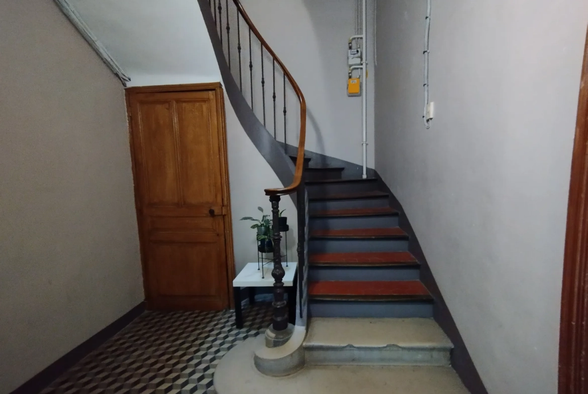 Appartement T3 rénové avec jardin à Toulon Est - Charme et confort 