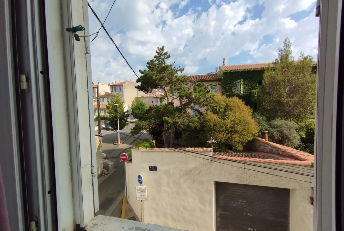 Appartement T3 rénové avec jardin à Toulon Est - Charme et confort 