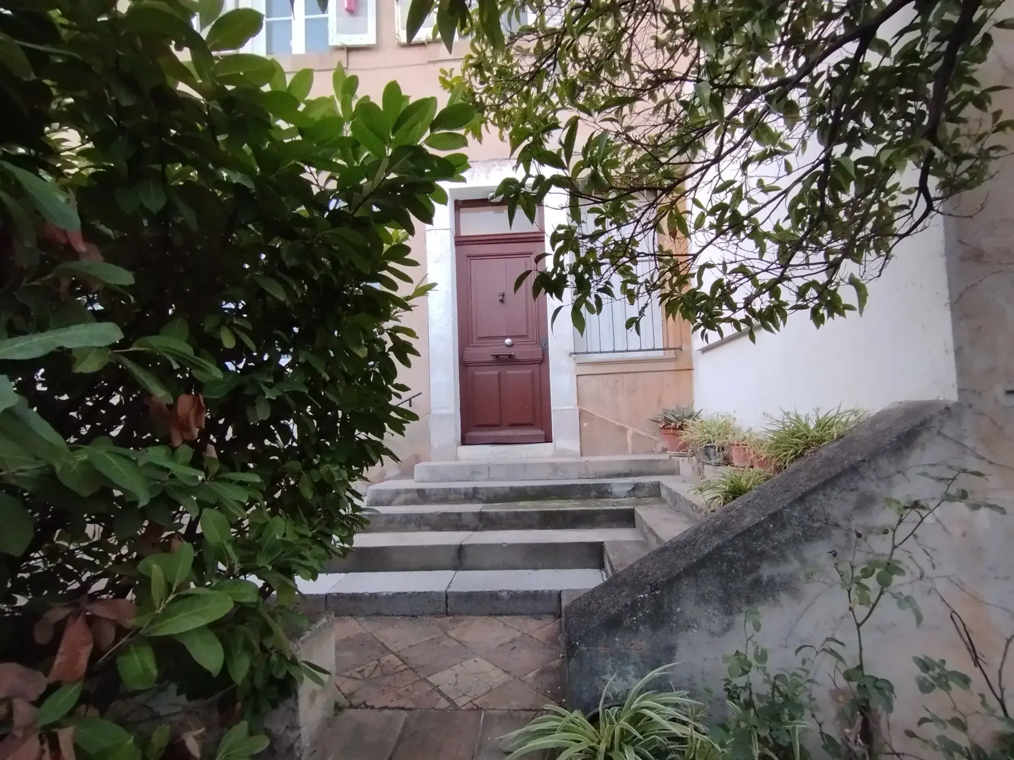 Appartement T3 rénové avec jardin à Toulon Est - Charme et confort 