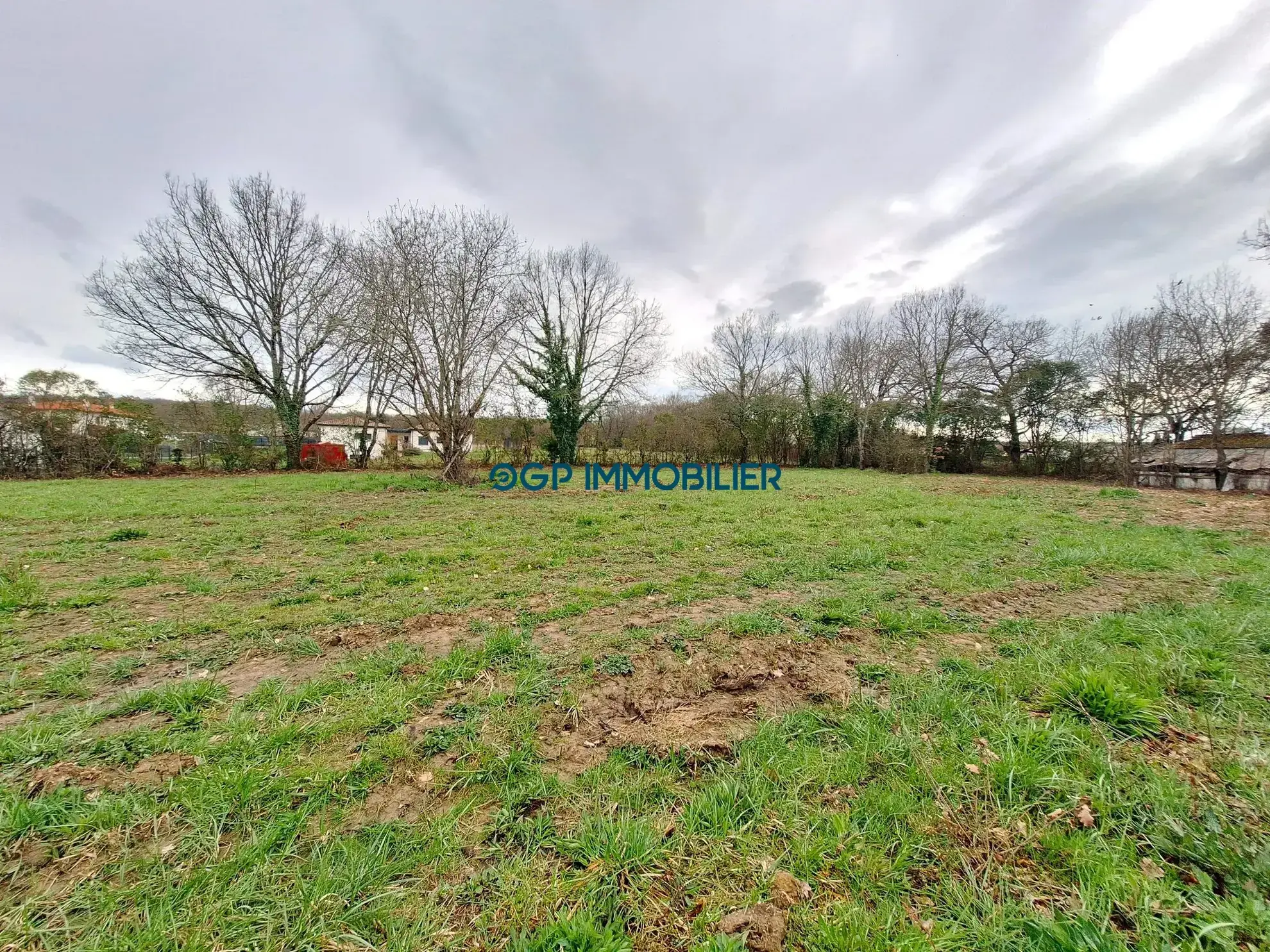 Terrain constructible de 800 m² à Cépet, proche de Toulouse 