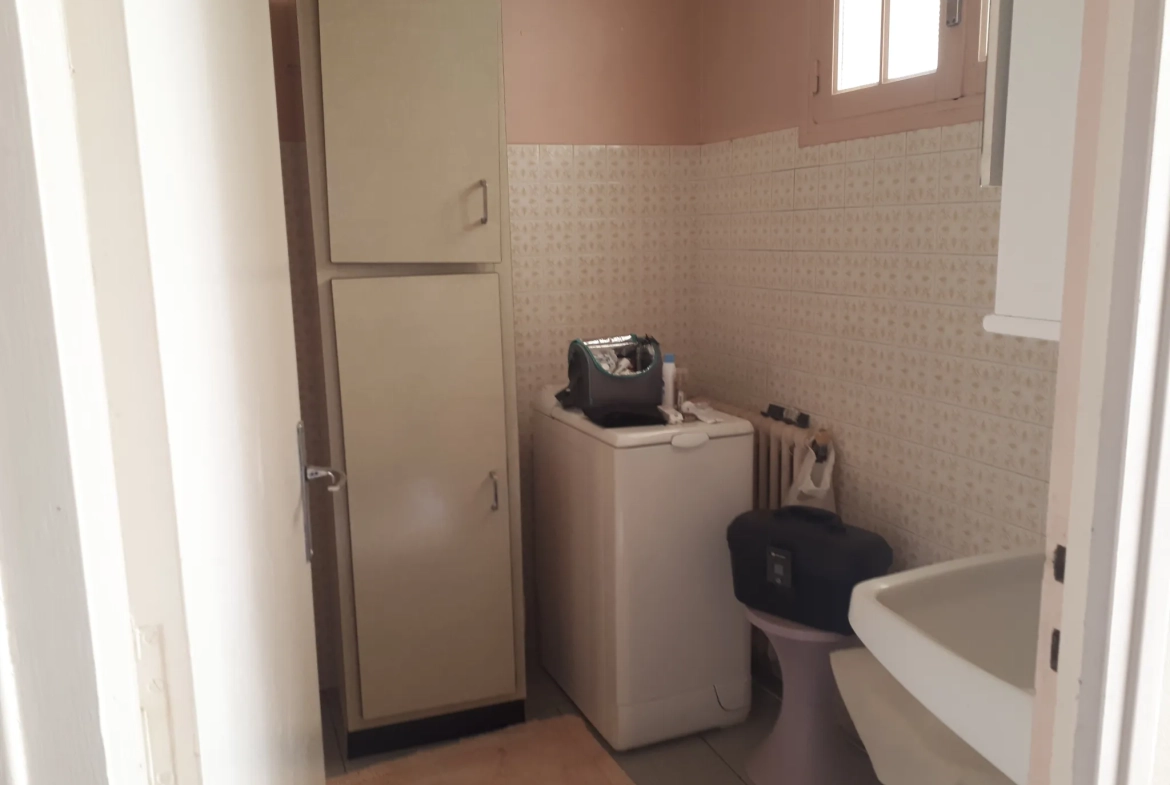 Maison d'architecte de 97 m² avec jardin à Les Ormes - Potentiel et charme 