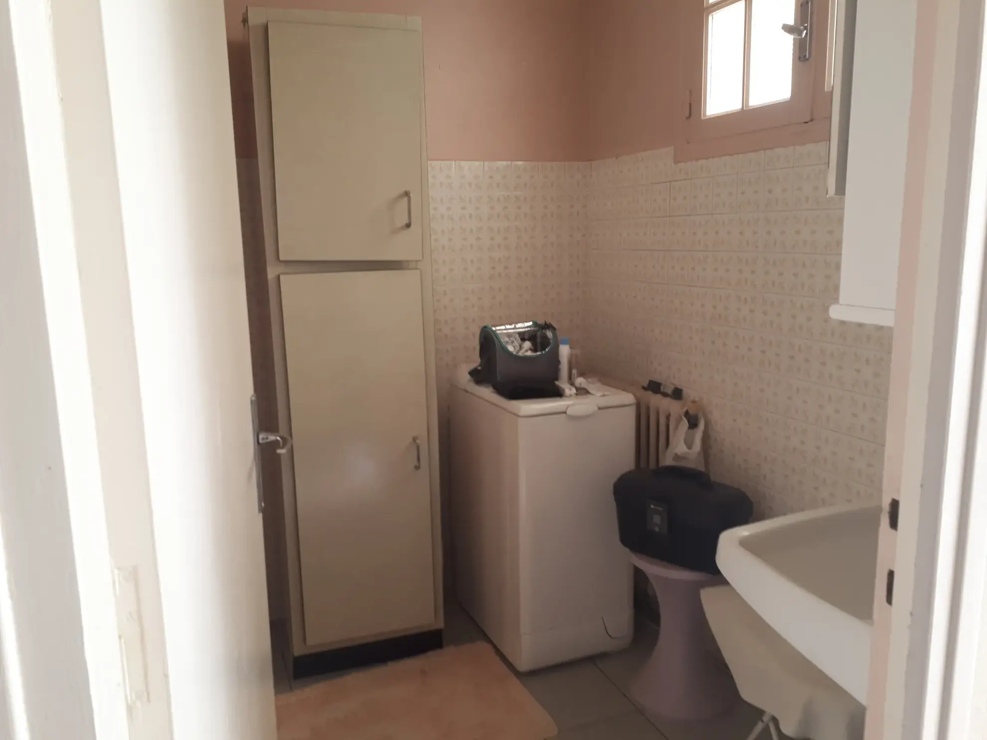 Maison d'architecte de 97 m² avec jardin à Les Ormes - Potentiel et charme 
