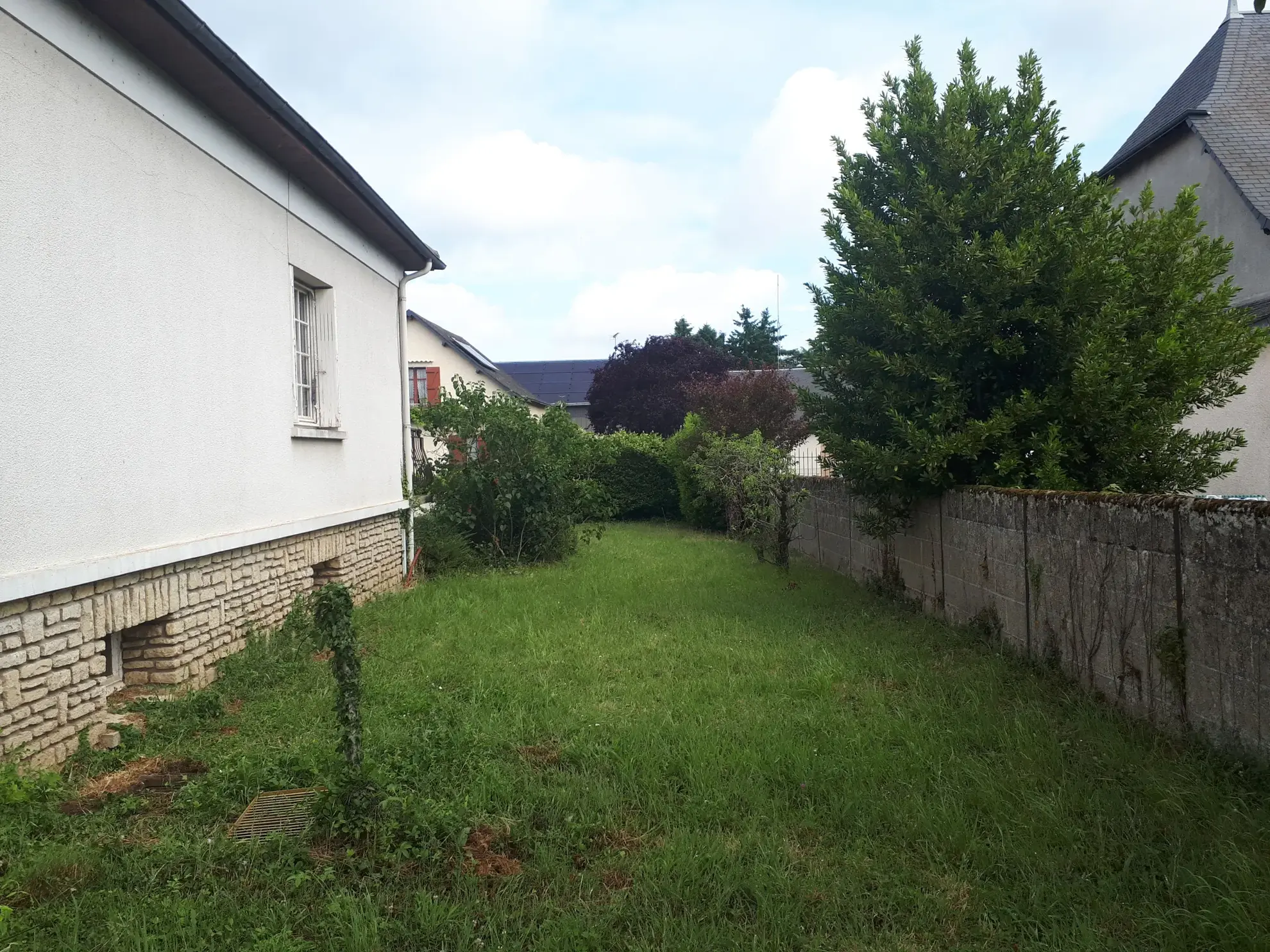 Maison d'architecte de 97 m² avec jardin à Les Ormes - Potentiel et charme 