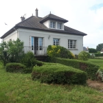 Maison d'architecte de 97 m² avec jardin à Les Ormes - Potentiel et charme