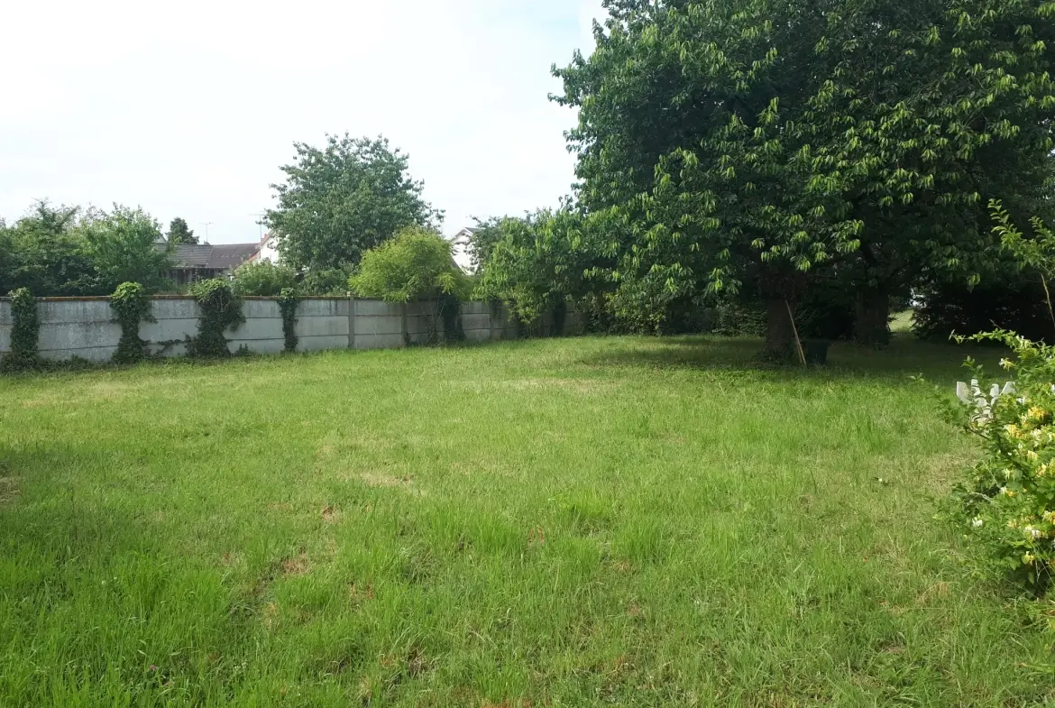 Maison d'architecte de 97 m² avec jardin à Les Ormes - Potentiel et charme 