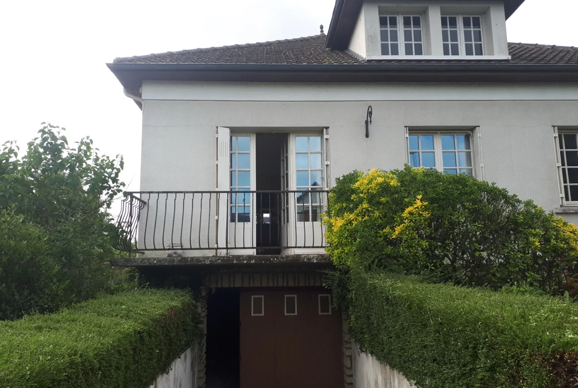 Maison d'architecte de 97 m² avec jardin à Les Ormes - Potentiel et charme 