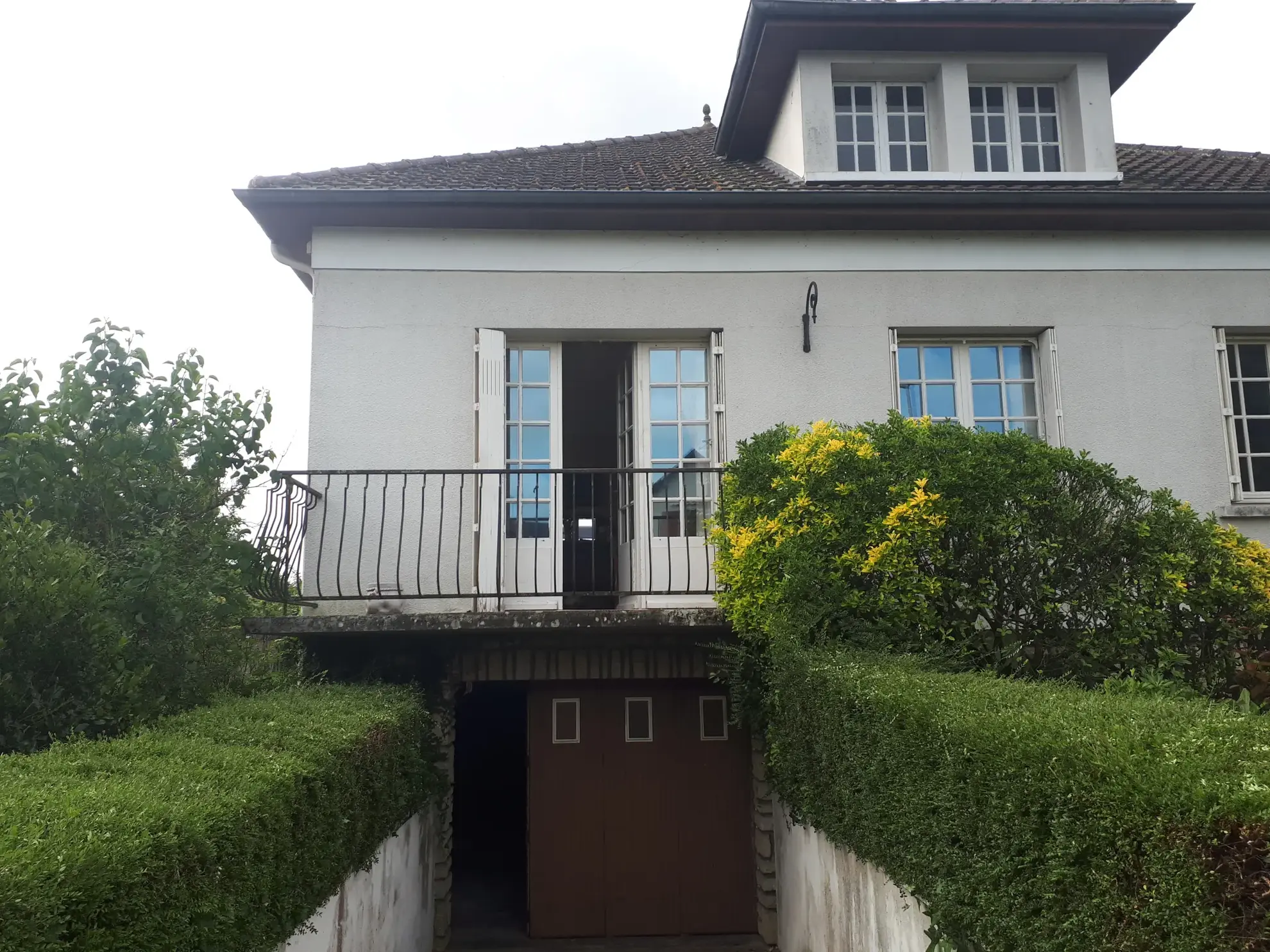 Maison d'architecte de 97 m² avec jardin à Les Ormes - Potentiel et charme 