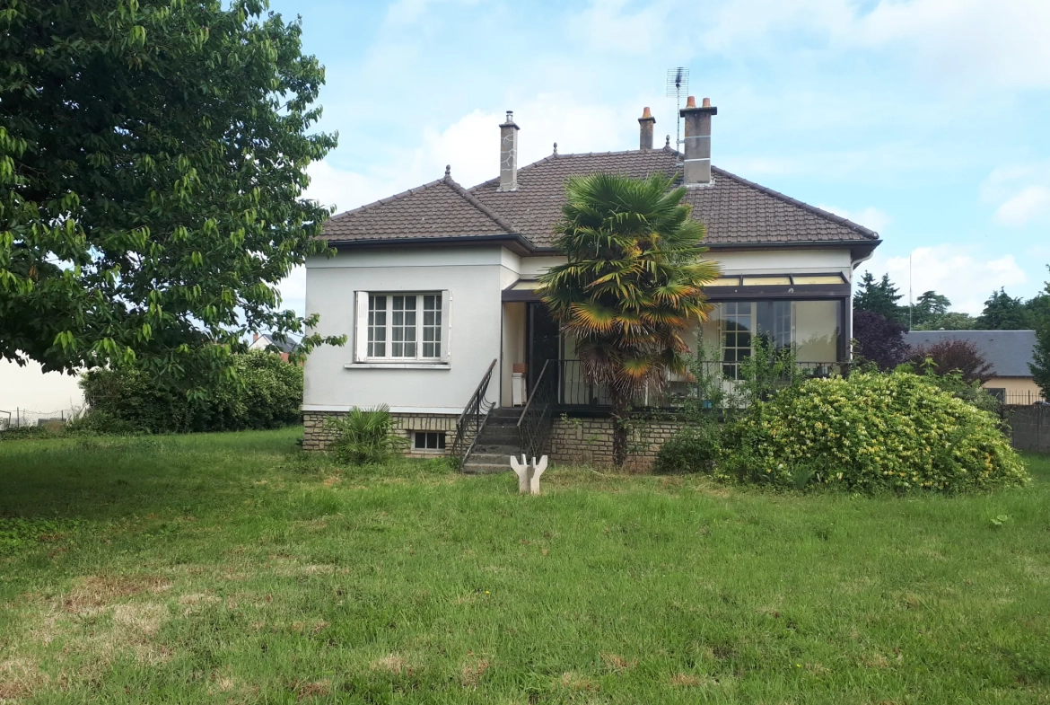 Maison d'architecte de 97 m² avec jardin à Les Ormes - Potentiel et charme 