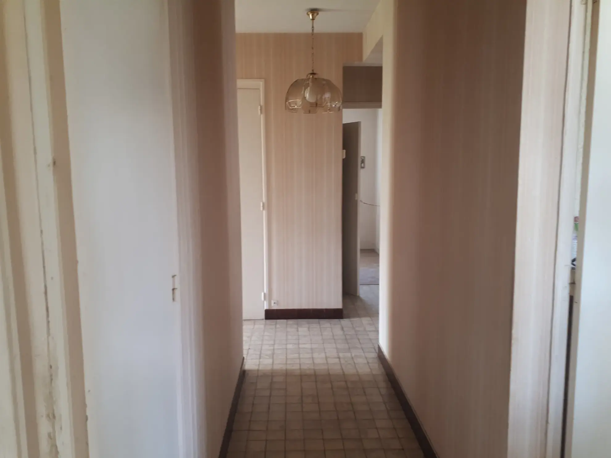 Maison d'architecte de 97 m² avec jardin à Les Ormes - Potentiel et charme 