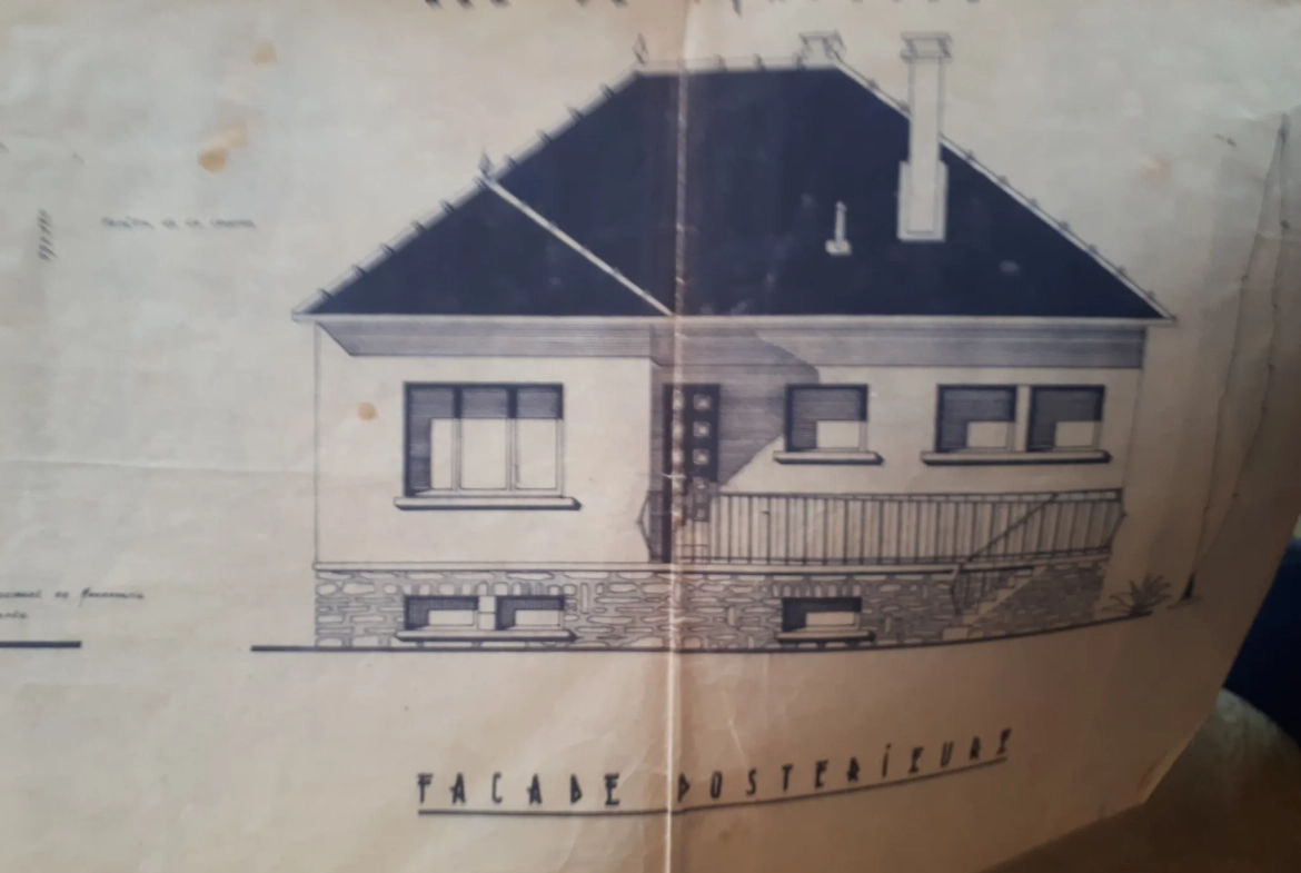 Maison d'architecte de 97 m² avec jardin à Les Ormes - Potentiel et charme 