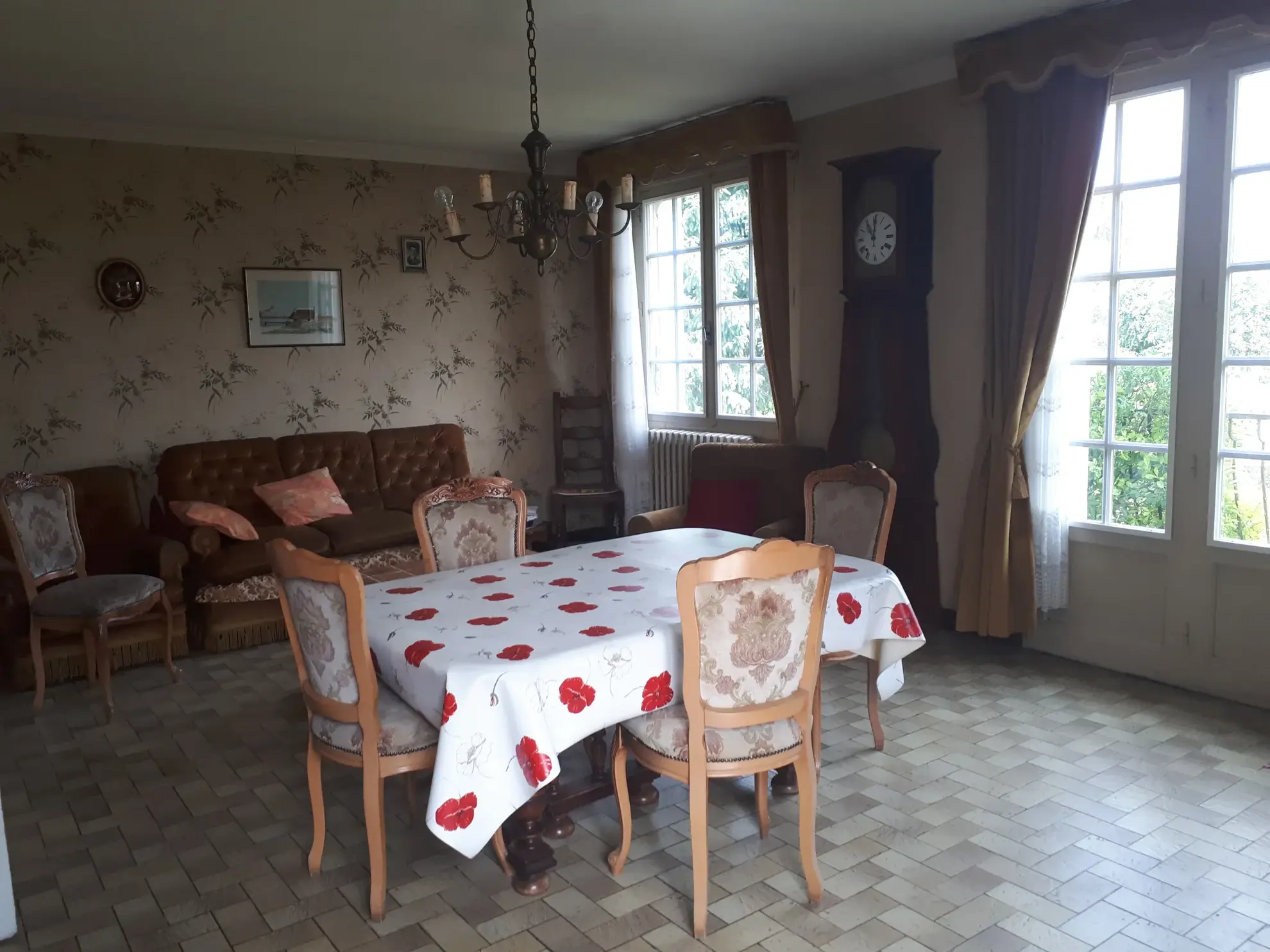Maison d'architecte de 97 m² avec jardin à Les Ormes - Potentiel et charme 