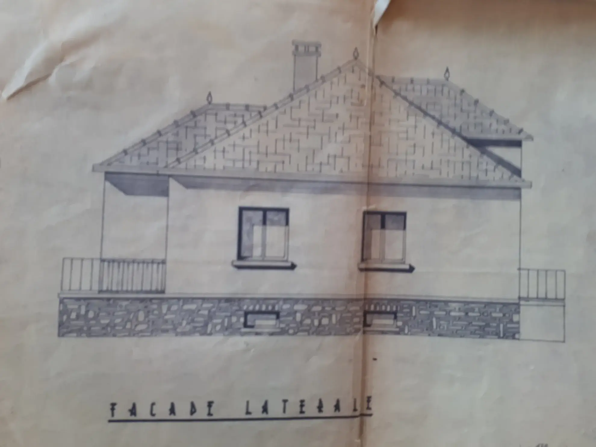 Maison d'architecte de 97 m² avec jardin à Les Ormes - Potentiel et charme 